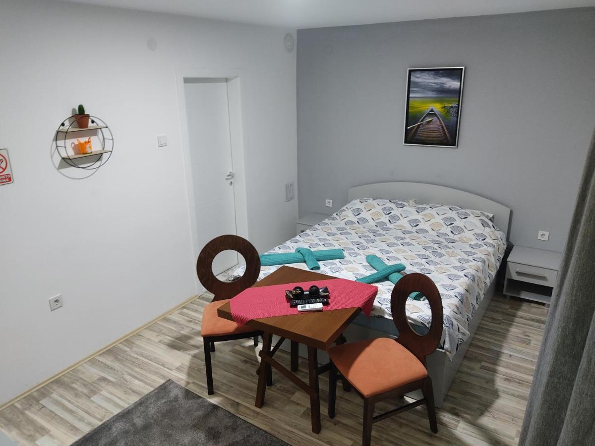 Madox Apartment โอครีด ภายนอก รูปภาพ