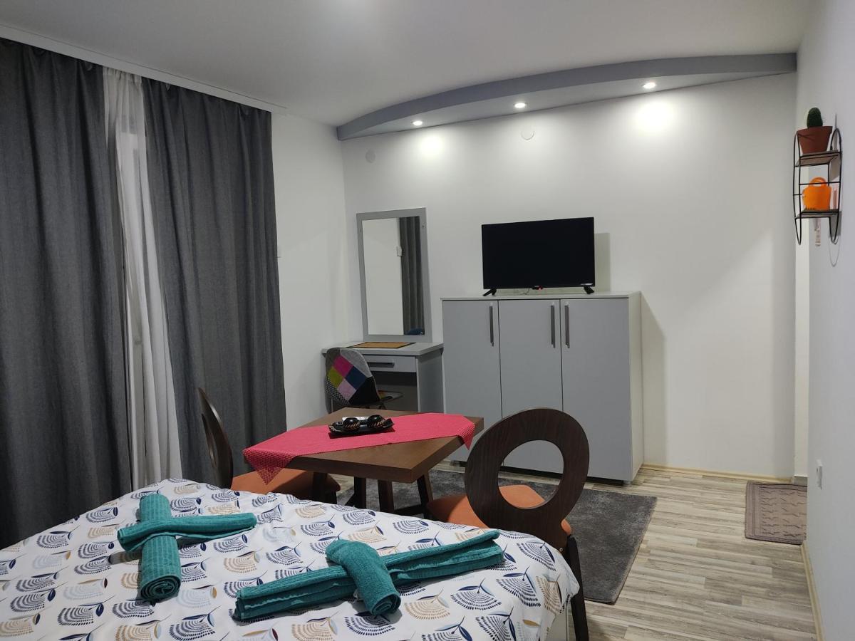 Madox Apartment โอครีด ภายนอก รูปภาพ