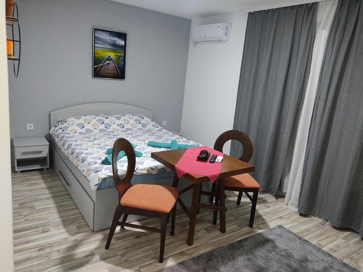 Madox Apartment โอครีด ภายนอก รูปภาพ