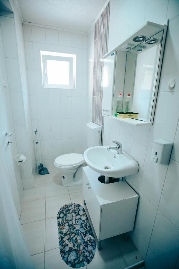 Madox Apartment โอครีด ภายนอก รูปภาพ