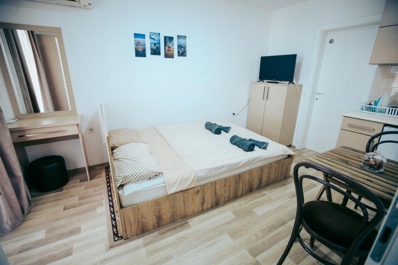 Madox Apartment โอครีด ภายนอก รูปภาพ